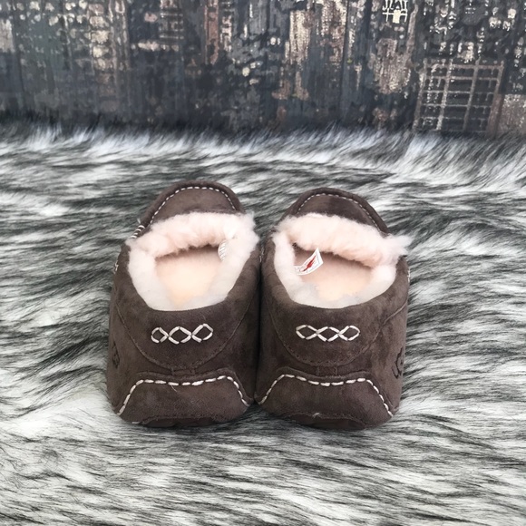 ✨Women’s UGG Ansley Slipper in Chocolate ✨ - Picture 5 of 6
